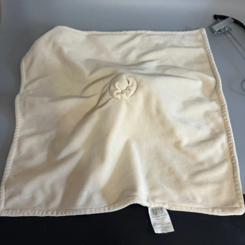 Disney Store Winnie the Pooh Baby Security Blanket Plush Lovey Cream DN 30905